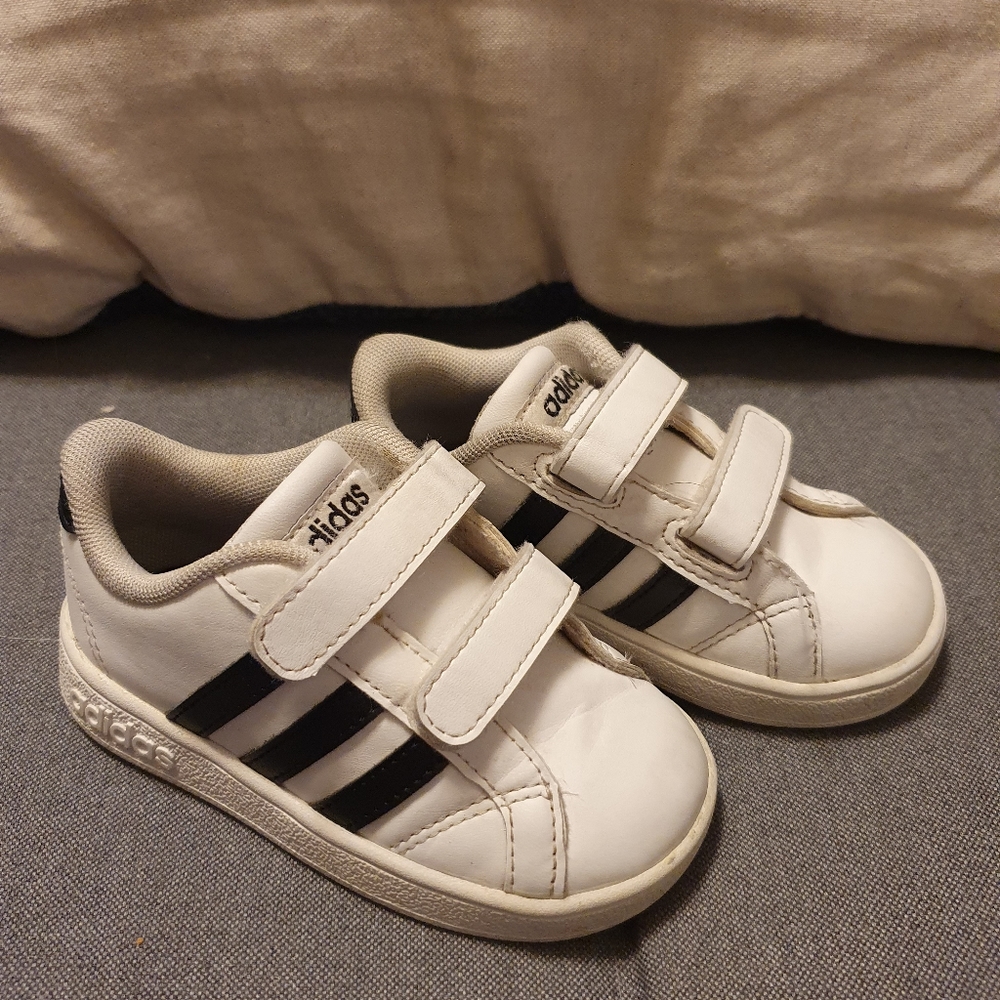 Adidas Grand Court Sneakers (Toddler Size 6)